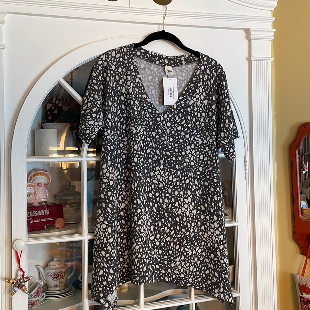 BNWT Sew In Love size large grey and white cheetah print
